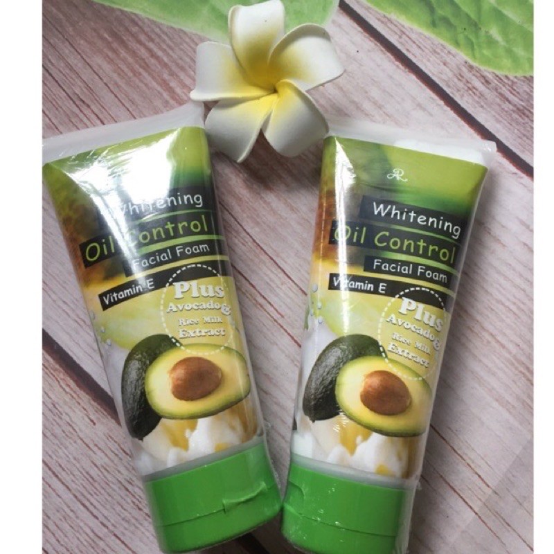 Sữa rửa mặt bơ Thái Lan chiết xuất từ bơ tươi hoàn toàn tự nhiên cho da sạch dịu nhẹ 210g