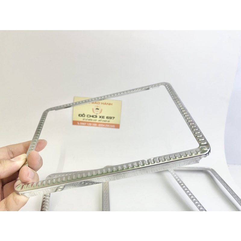 Khung biển số inox chống han rỉ, sử dụng dễ dàng