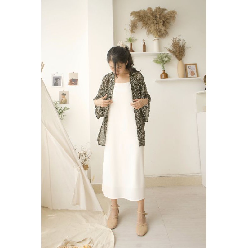 Áo khoác Kimono Đen Hoa Nhí Trắng