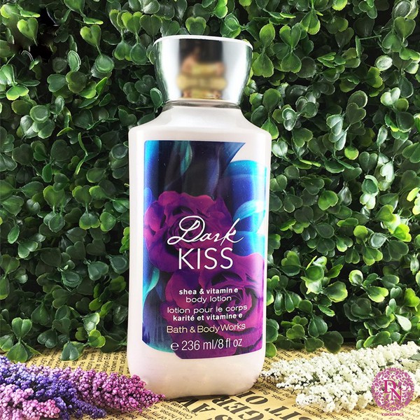 Dưỡng thể giữ ẩm da Bath &amp; Body Works Dark Kiss body lotion 236ml (Mỹ)