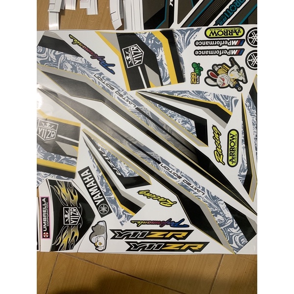 Tem sirius 110 Y11ZR vàng đen