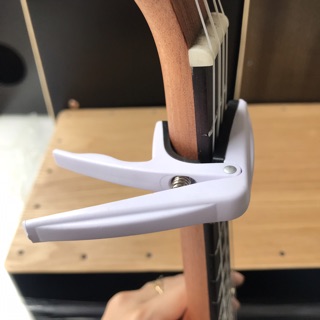Capo kẹp đàn ukulele màu đen