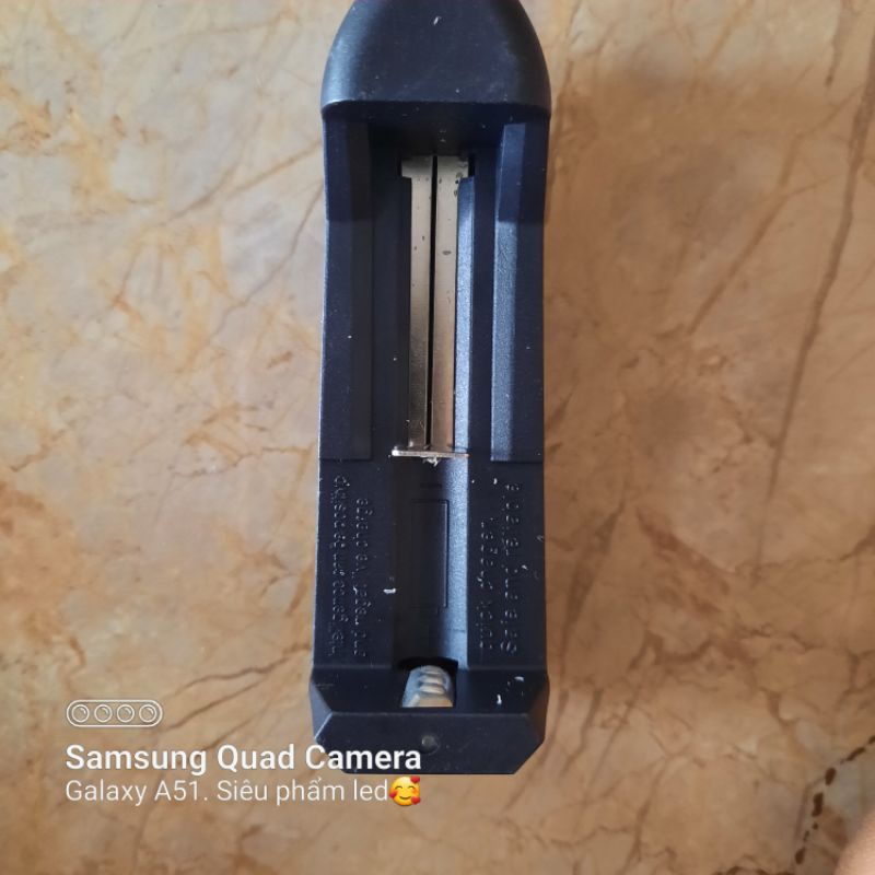 Sạc pin đa năng 18650