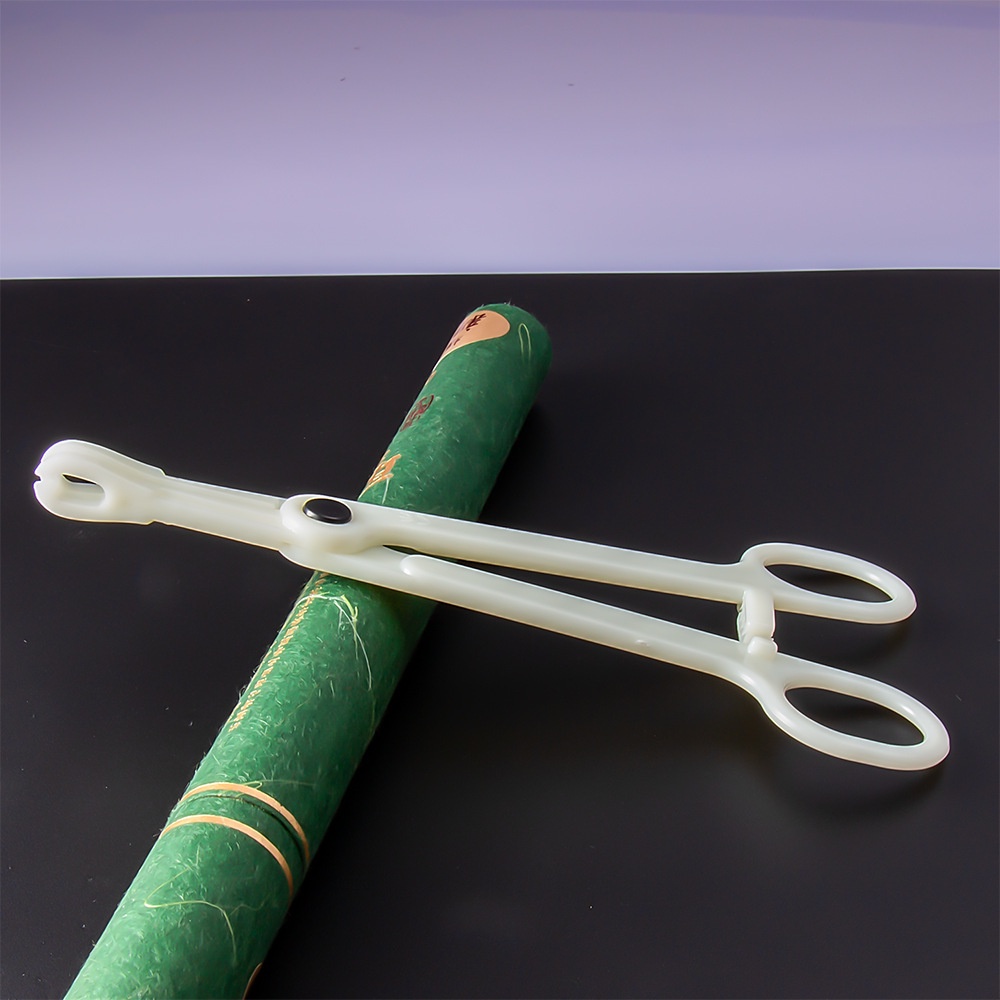Kéo kẹp hỗ trợ xỏ khuyên( có nấc giữ cho người tập xỏ)