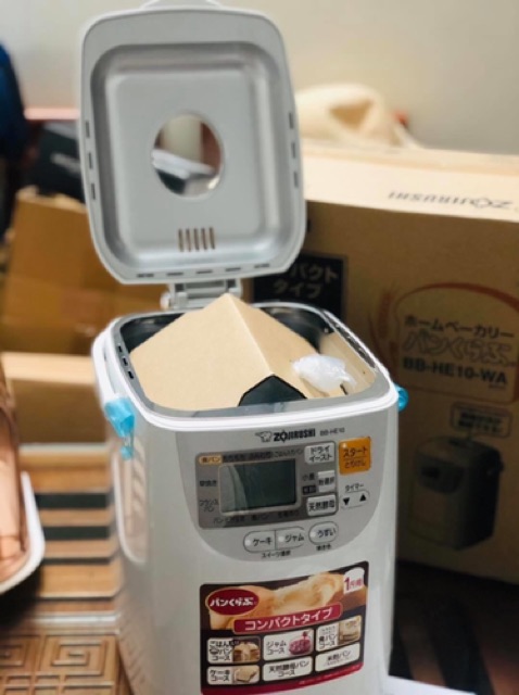Máy làm bánh mì zojirushi HE10