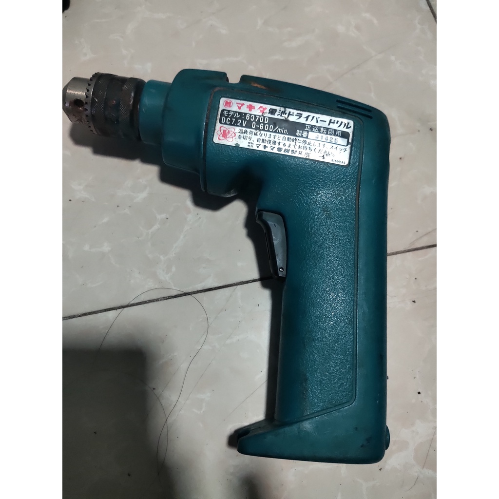 Thanh lý máy khoan Makita cổ, thân dài, đầu măng ranh bằng thép, ngoại hình đẹp