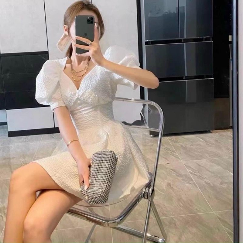 ĐẦM GẤM XỐP CỔ V RÃ NGỰC NÚT BỌC