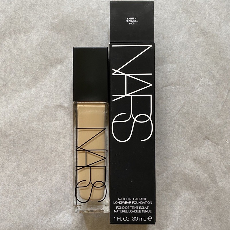 Kem nền NARS Natural Radiant Longwear