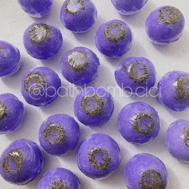 Bom tắm Oải hương (Lavender Bath Bomb)