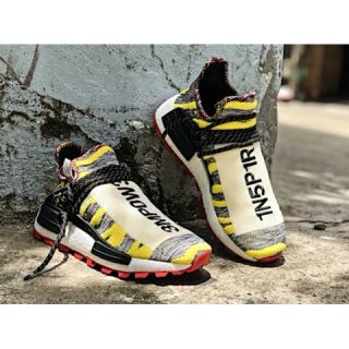 Giày HUMAN race vàng
