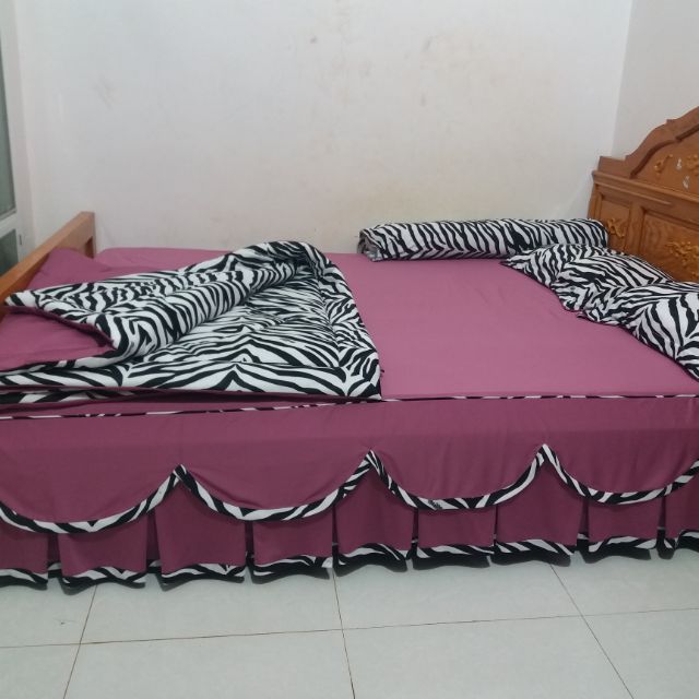 Com bo 1 bộ ga bèo m8, 1 chăn m8, +2 vỏ gối vuông, +2 vỏ gối đầu+ 2 vỏ gối ôm+ 6 vỏ gối  có dây kéo.
