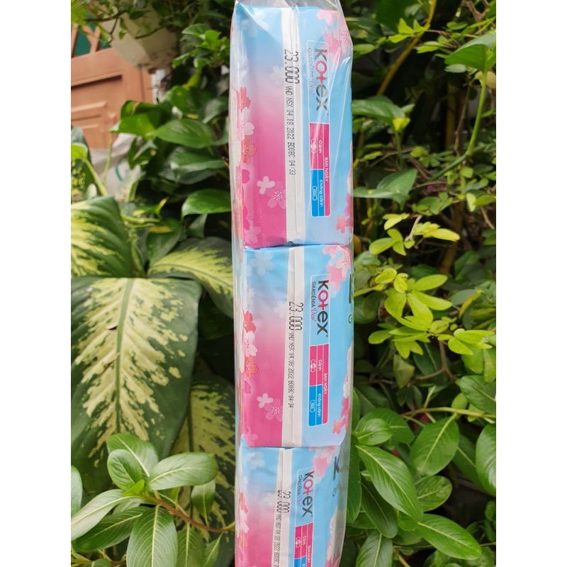 Băng vệ sinh Kotex hoa anh đào gardénia deo siêu mỏng cánh - gói 8 miếng