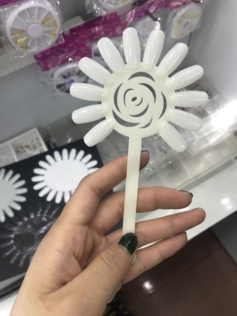 Móng đánh sơn, tập vẽ, làm mẫu móng