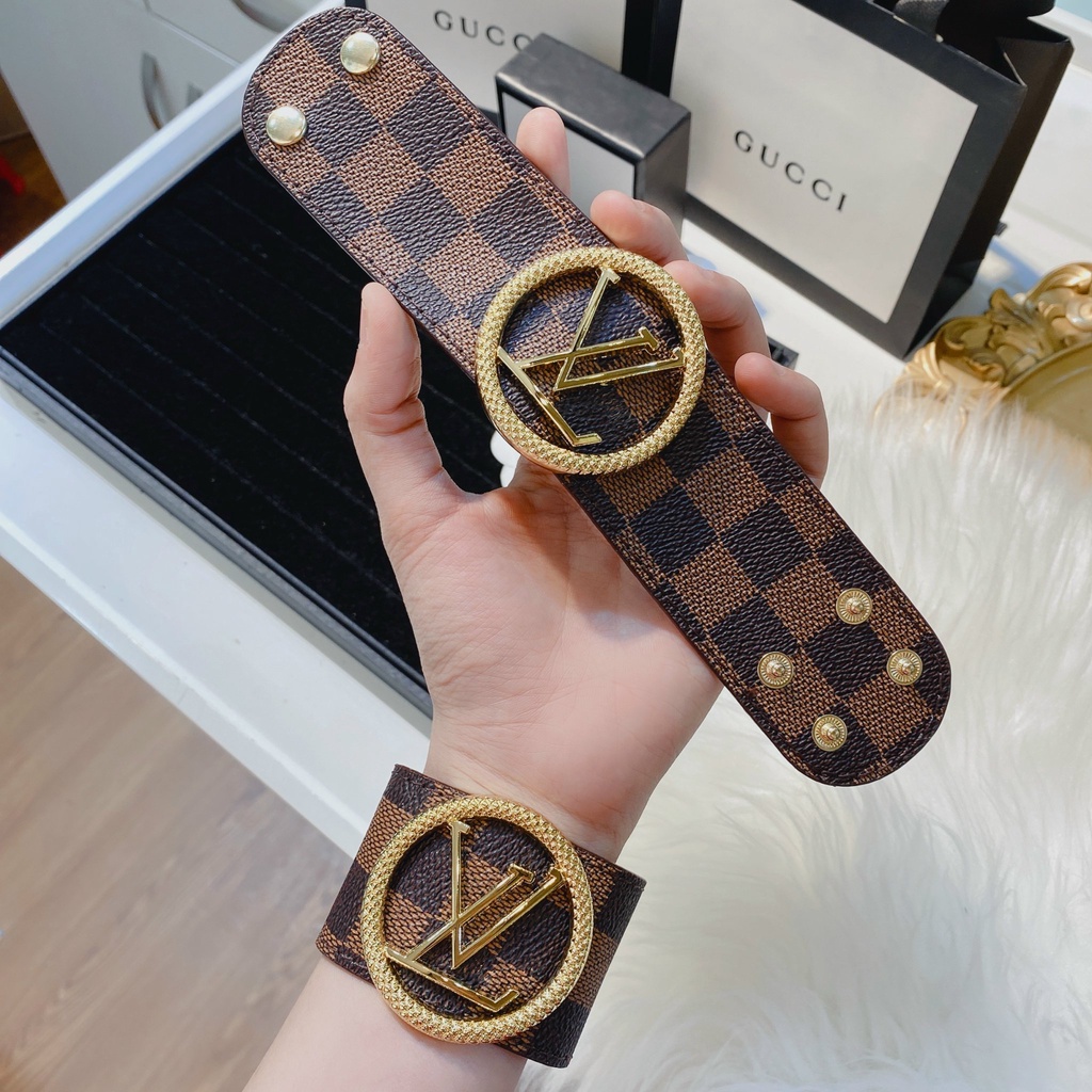 Vòng tay nữ dây da cao cấp bảng to Ròm House hoạ tiết và logo thương hiệu cao cấp - VTDBT0180