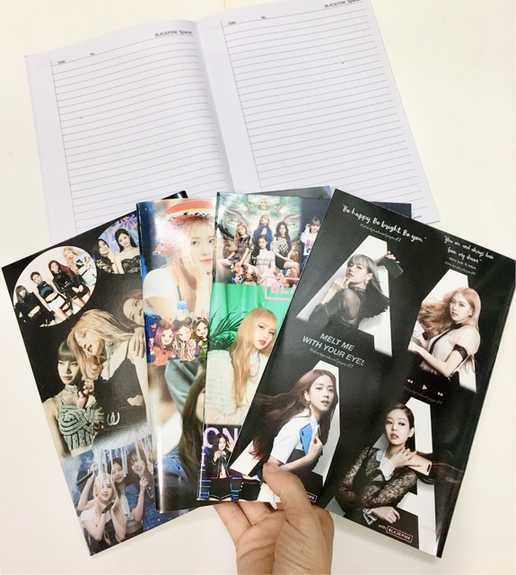 Vở BLACKPINK 2 quyển giấy kẻ ngang 72 trang bên trong vở có in chữ BLACKPINK từng trang