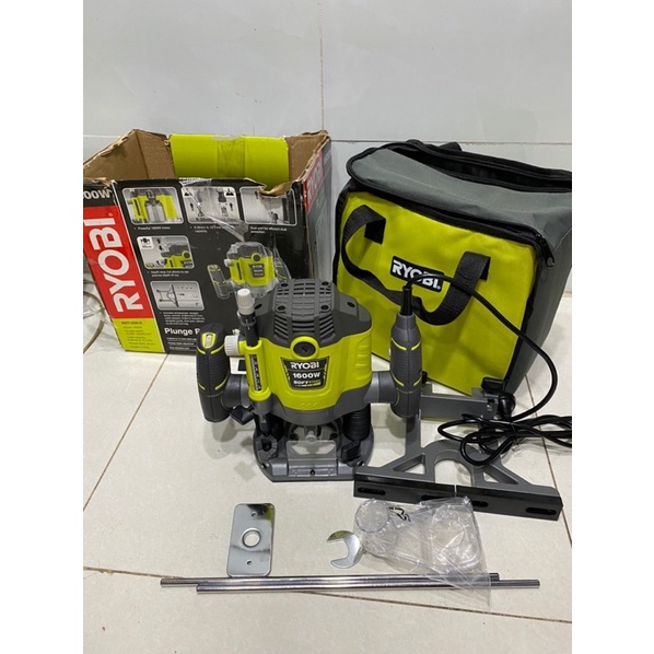 Máy phay Ryobi RRT1600-S