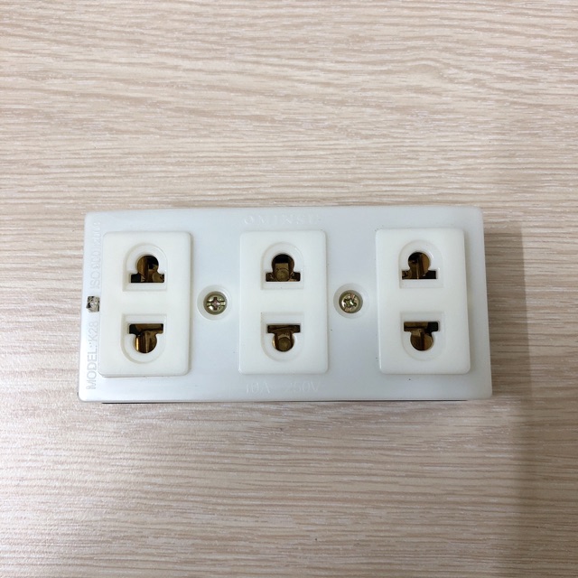 Ổ cắm 3 cửa K28
