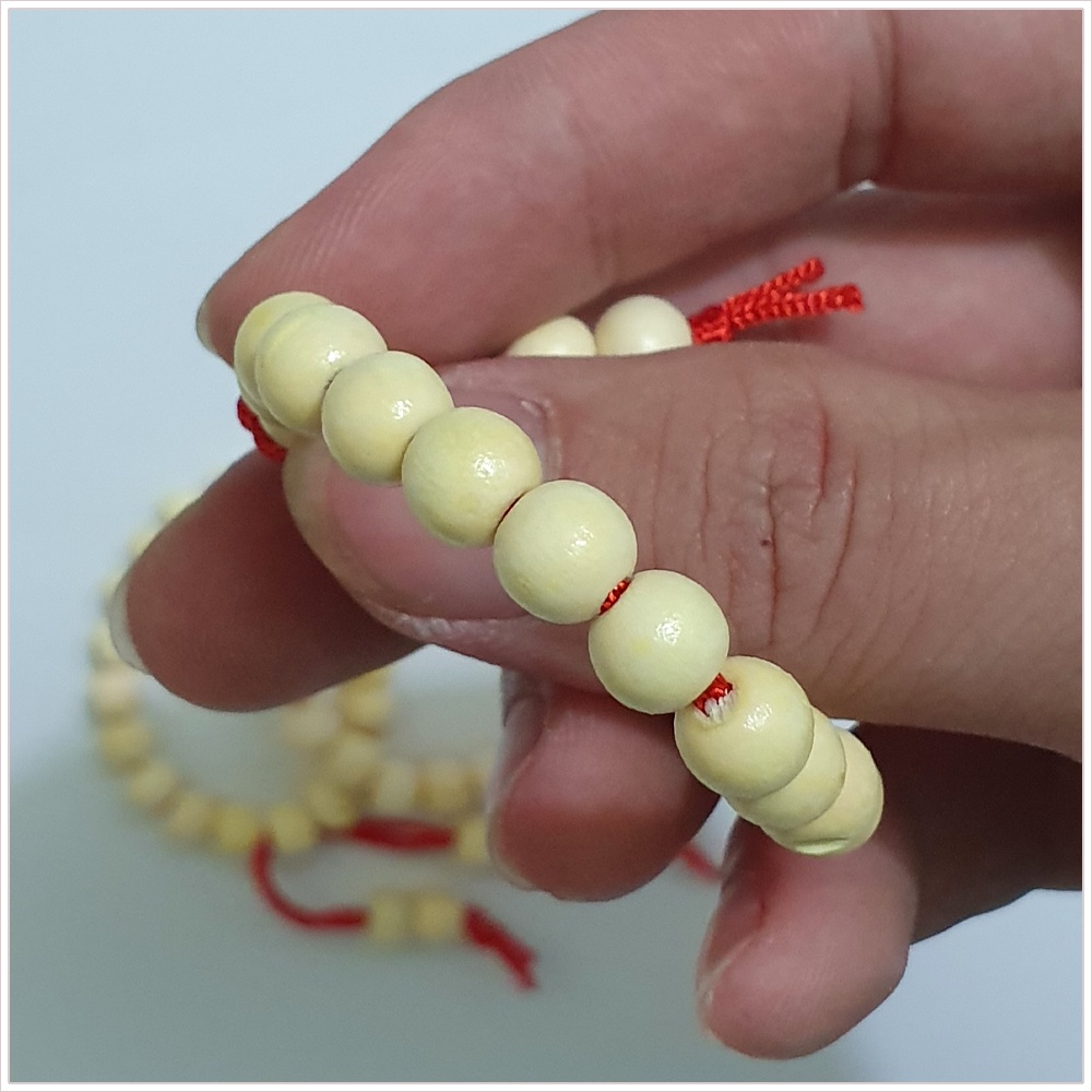 Vòng dâu tằm chống giật mình giúp bé ngủ gon