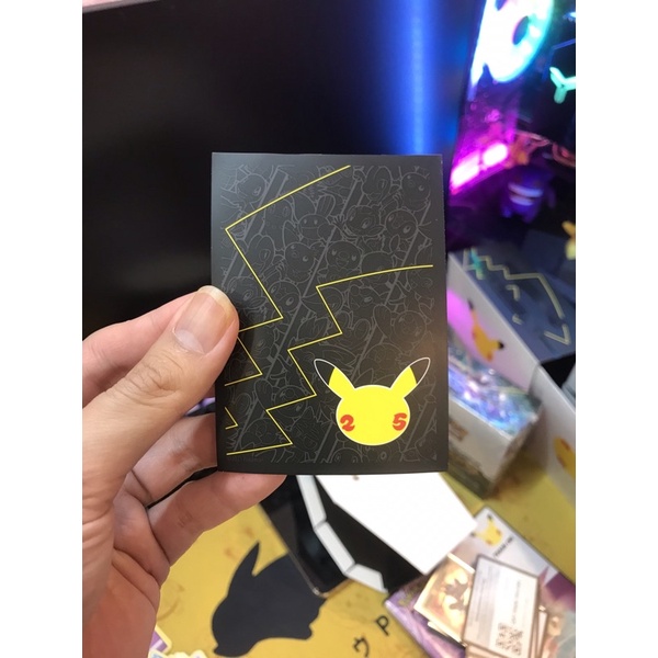 Lẻ Bọc thẻ bài Pokémon TCG 25th Anniversary Ellite Box chính hãng