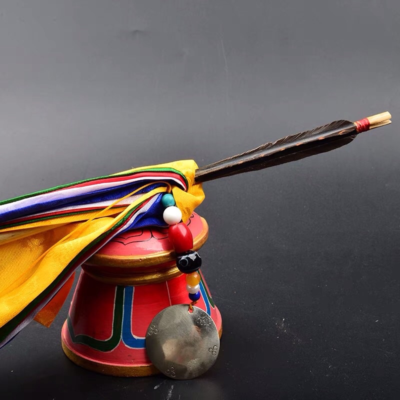 [Pháp Bảo Minh Châu] MŨI TÊN CHIÊU TÀI TÂY TẠNG 67CM + ĐẾ CẮM