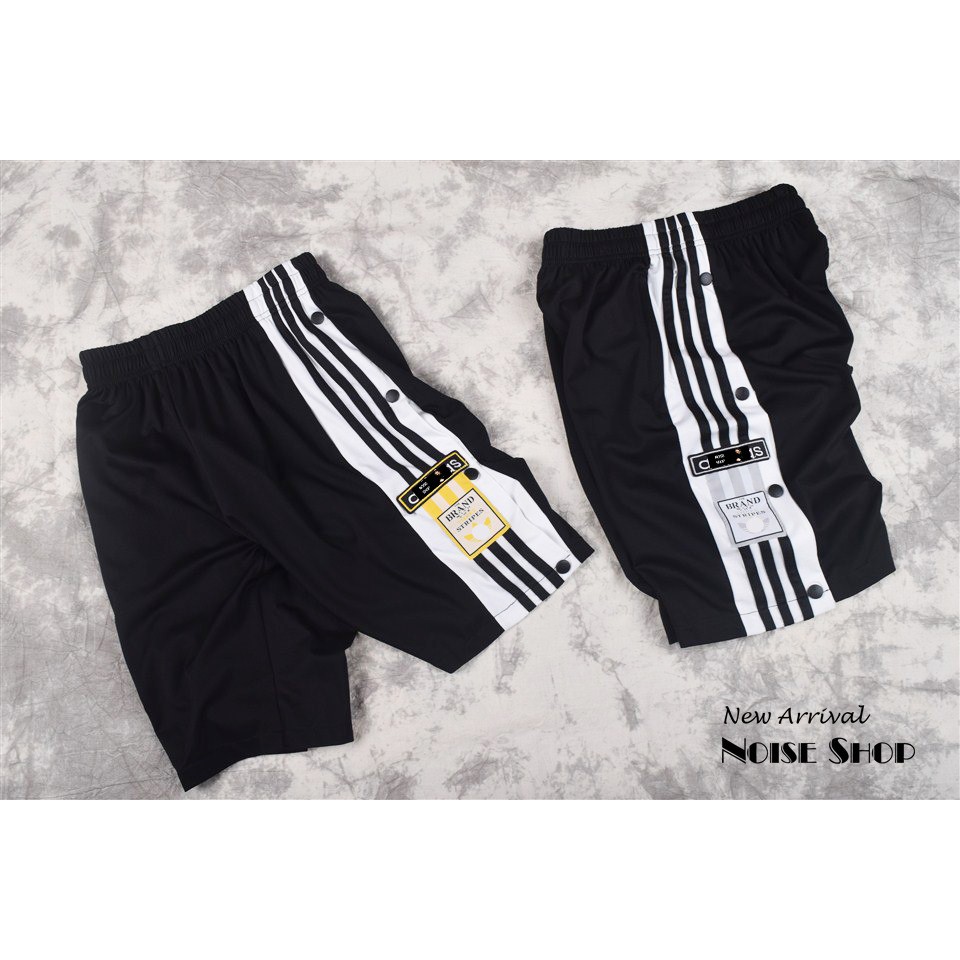 Quần Short Nỉ Sọc Cúc