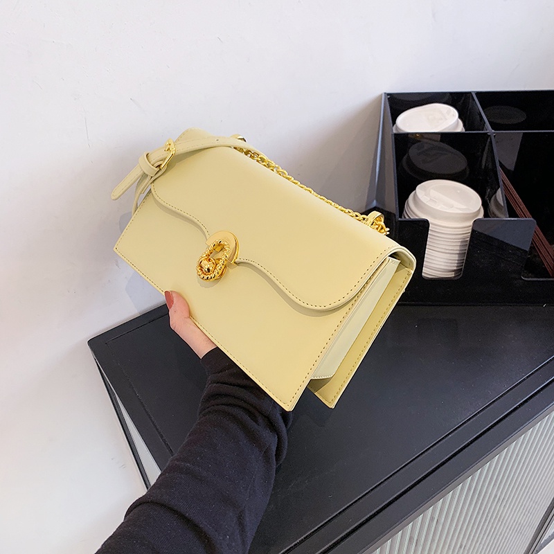 Túi xách IELGY dáng vuông nhỏ dễ phối đồ dây đeo phối chuỗi xích bắt mắt thời trang dành cho nữ