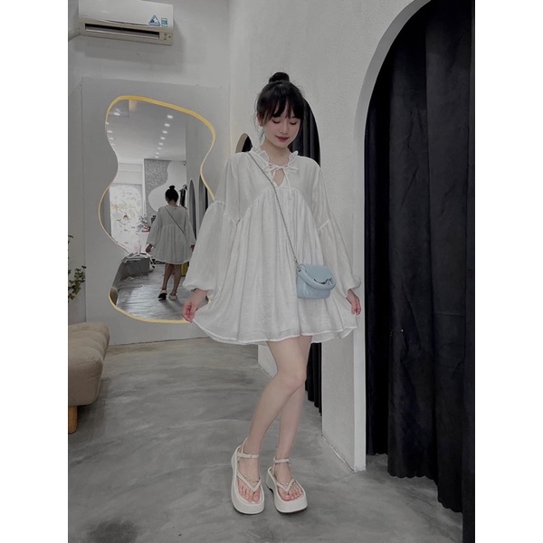 Đầm doll trắng cổ bèo tay bí