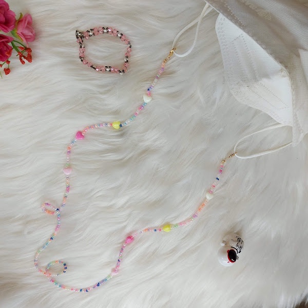 Dây đeo khẩu trang trái tim hồng handmade