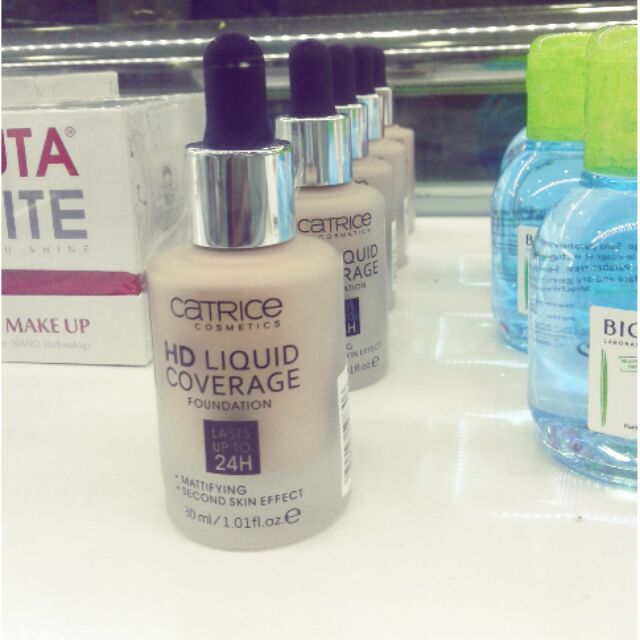 Kem nền kiềm dầu Catrice HD Liquid