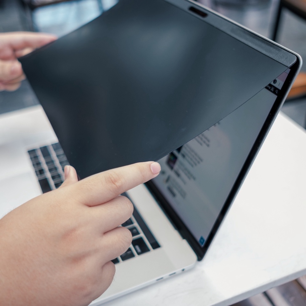 Dán từ tính chống nhìn trộm Cho Mac-book Ari,  Pro 13 inch  M1,  Mac-book Pro 14  2021 chính hãng  Wiwu Magnetic Privacy