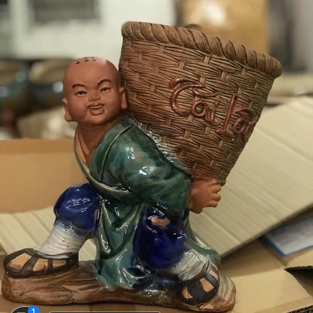 Chậu tượng bonsai Bé cõng gùi