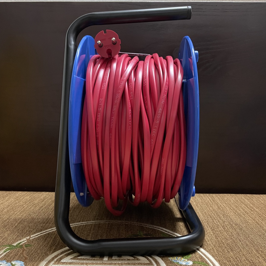 Ổ Cắm Kéo Dài Quay Tay Kiểu Rulo LiOA QT50-2-15A 50m Xách Tay Quay Tròn
