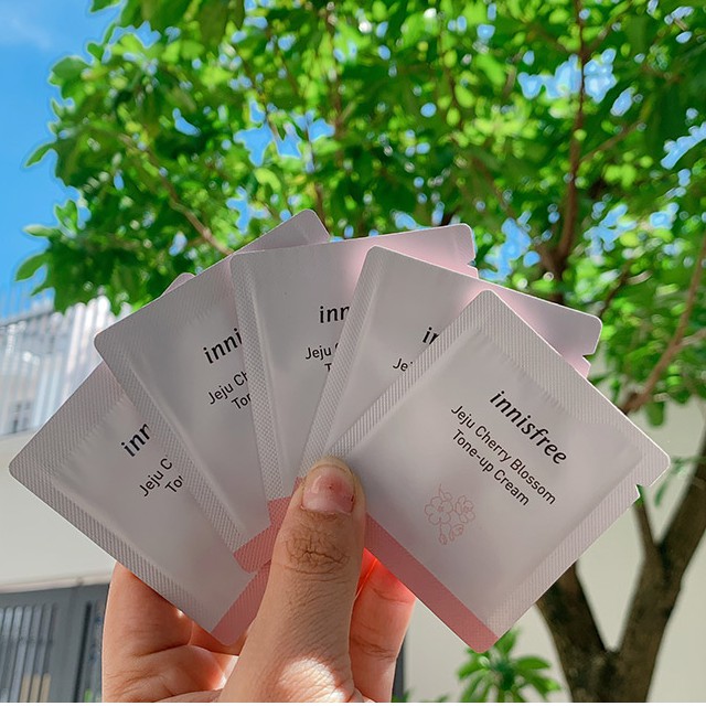 Sample Kem Dưỡng Nâng Tone Innisfree Jeju Cherry Blossom Tone-Up Cream 1ml | BigBuy360 - bigbuy360.vn