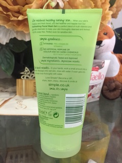 Sữa rửa mặt Simple 150ml hàng chính hãng