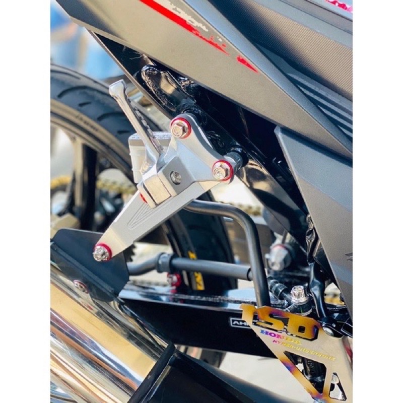 Gác Chân Sau Kiểu Malaysia Gắn WINNER X V2-V3 Nhôm CNC Kèm Ốc Thái