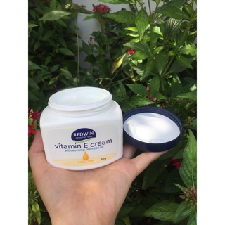 Kem Dưỡng Ẩm Vitamin E Redwin Úc 300gr