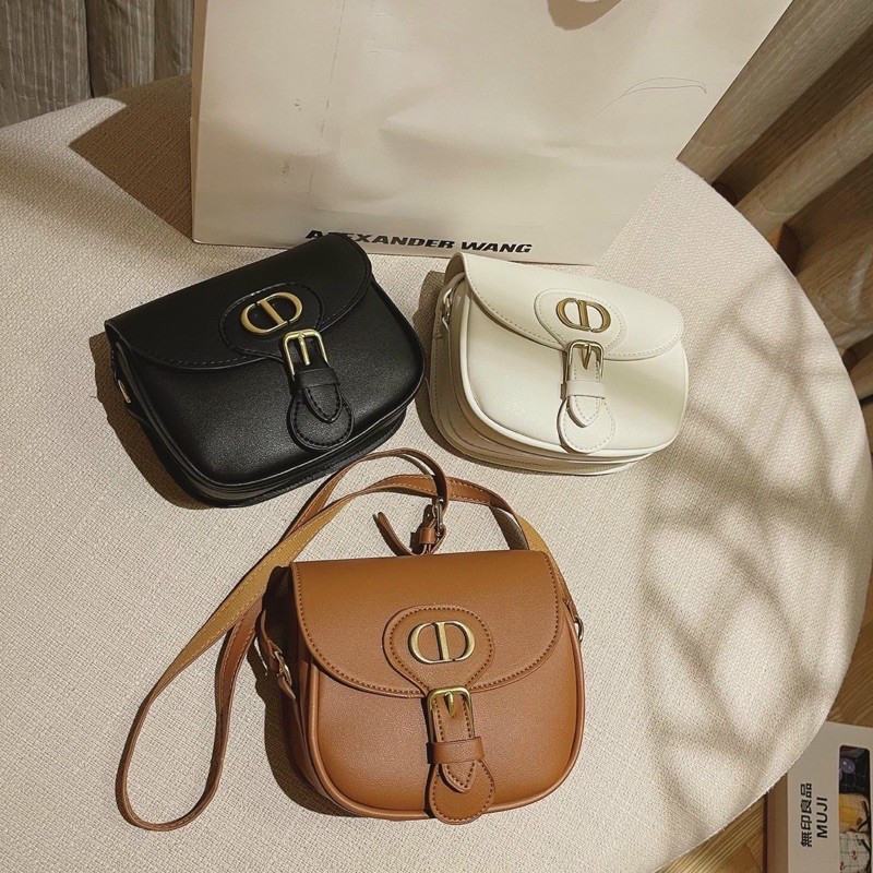 TÚI ĐEO CHÉO CHỮ CD DA LÌ DÁNG BẦU