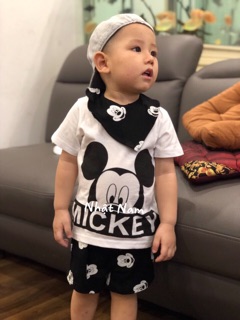 Set Mickey kèm yếm bé trai