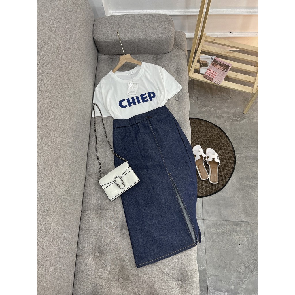 Set Áo Thun Trắng Chữ Mix Chân Váy Midi Jean Xẻ Tà