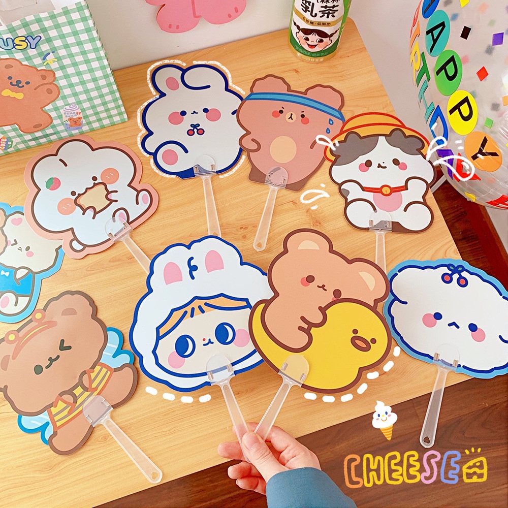 Quạt nhựa cầm tay hoạ tiết cute dễ thương - Gấu Xám