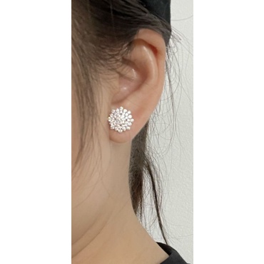 Đôi bông tai tuyết Full Moissanite, v.àng t.rắng. Được giám định ép vỉ tuổi vàng và full Moissanite của viện giám định