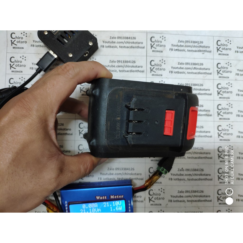 Bộ đế sạc và báo pin kèm nguồn dự phòng 5V 3A cho máy BOSS, pin ETP 21V và các pin có dạng tương tự