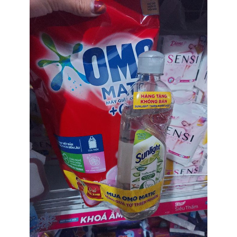 Túi Nước giặt OMO Matic Cửa Trên 2KG tặng nước rửa chén Sunlight 357ml( hết hàng tặng)