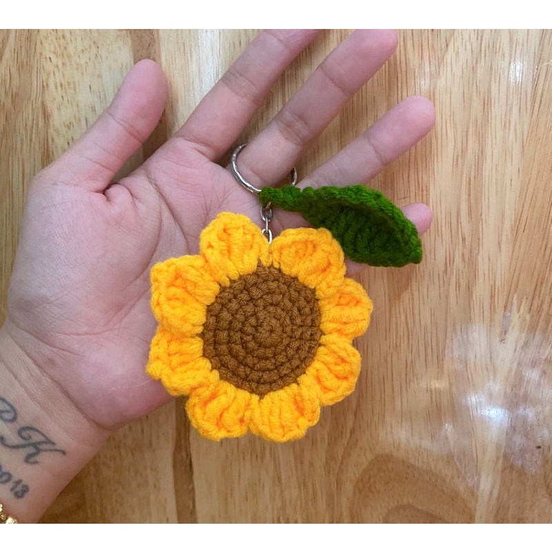 Móc khoá hoa hướng dương Sunflower tặng 1 charm chữ cái