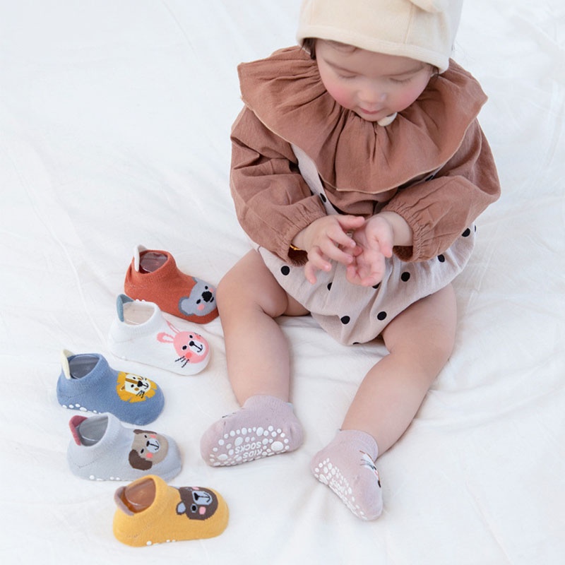 Tất cổ ngắn in họa tiết hoạt hình dễ thương kèm đế cao su chống trượt thời trang thu đông cho bé 1-3 tuổi