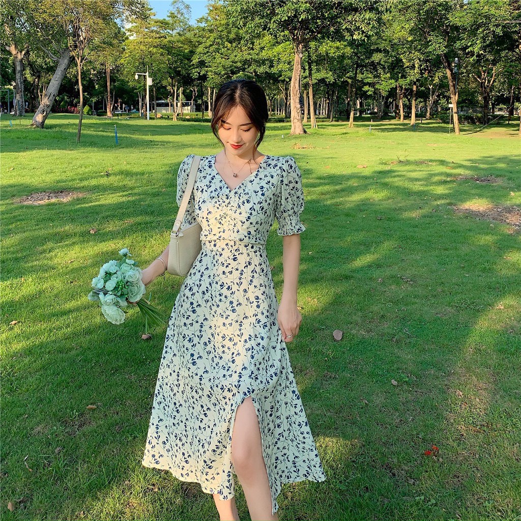 Váy maxi hoa xanh nền trắng xẻ tà cực xinh-V20 | BigBuy360 - bigbuy360.vn