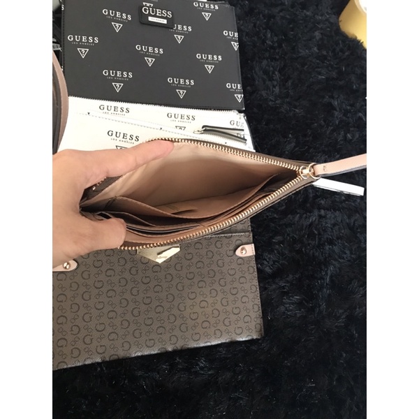 Ví cầm tay nữ guess logo  us