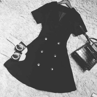 VÁY BASIC CỔ VEST