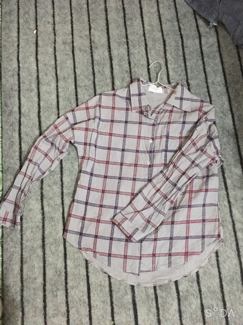 Áo sơ mi đồng giá 50k.