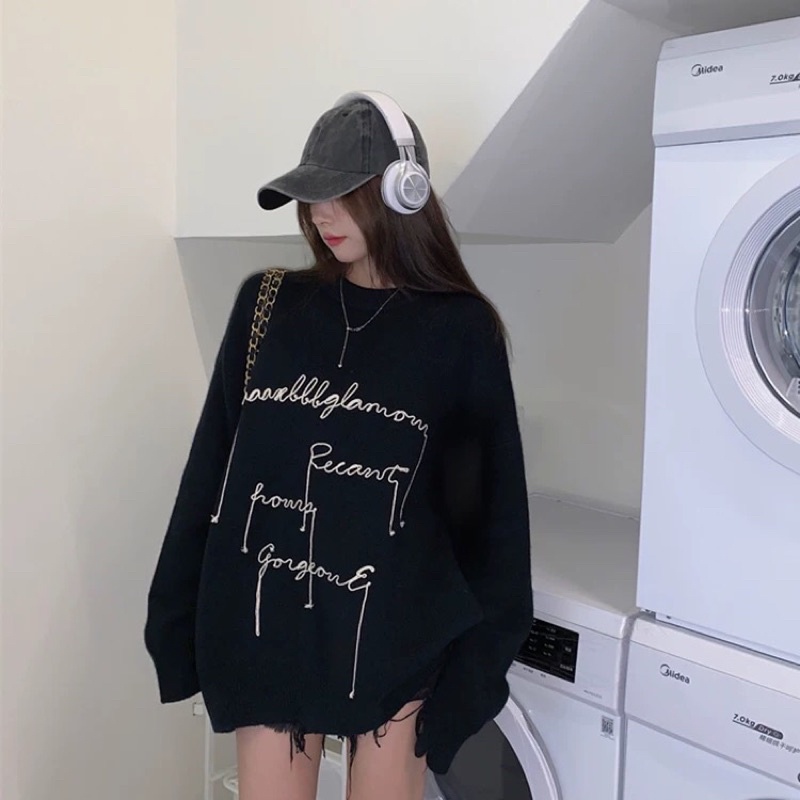 Áo len đen cổ tròn dày thiết kế chữ cá tính dáng dài♥️